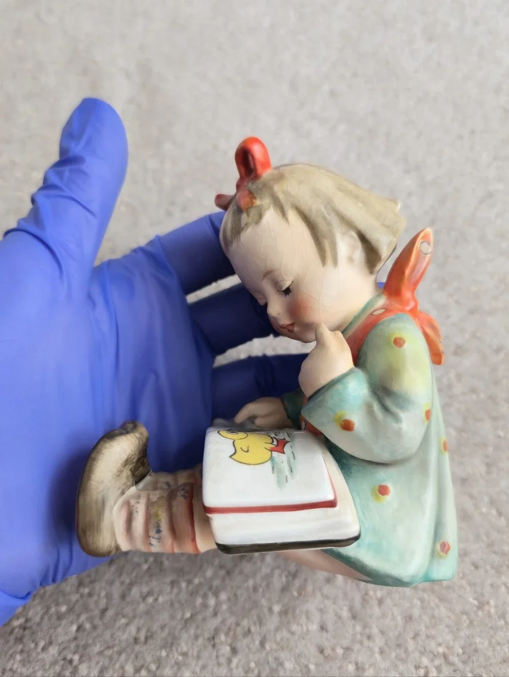 Hummel Bookworm Figurine 81 2/0 Goebel Germany Girl Reading Vintage TMK 5